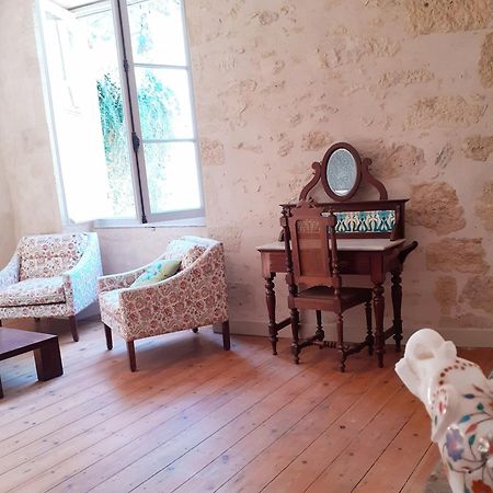 Logis Des Lugats, Gite De Charme La Réole Exteriör bild