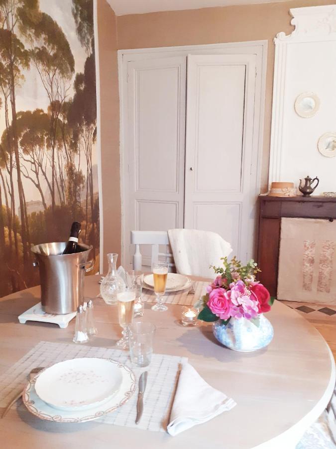 Logis Des Lugats, Gite De Charme La Réole Exteriör bild